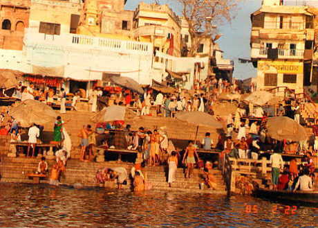 �l�łɂ��키